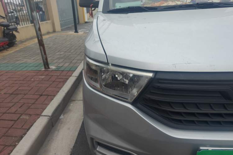Used Wuling Hongguang V 2019 1.5L Jingqu Version China VI LAR Right Front Headlight