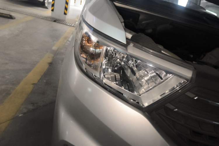 Used Wuling Hongguang V 2019 1.5L Enjoyment Version L2B Right Front Headlight