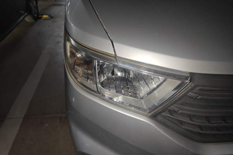Used Wuling Hongguang V 2019 1.5L Jingqu Version China VI LAR Right Front Headlight