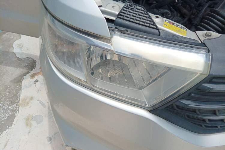 Used Wuling Hongguang V 2019 1.5L Base Window-Sealed Vehicle China VI LAR Right Front Headlight