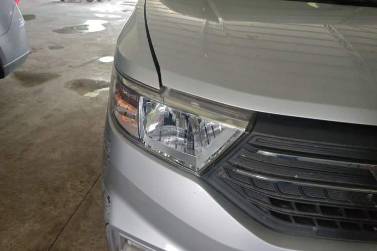 Used Wuling Hongguang V 2019 1.5L Enjoyment Version China VI LAR Right Front Headlight