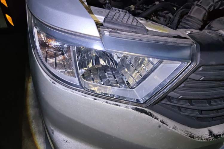 Used Wuling Hongguang V 2019 1.5L Jingqu Version China VI LAR Right Front Headlight