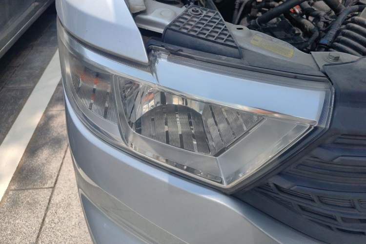 Used Wuling Hongguang V 2019 1.5L Jingqu Version China VI LAR Right Front Headlight
