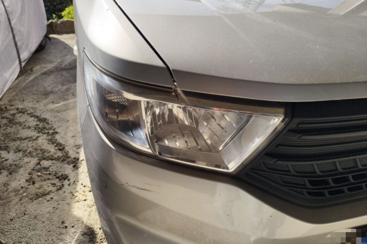 Used Wuling Hongguang V 2019 1.5L Jingqu Edition Sealed-Window Vehicle China VI LAR Right Front Headlight