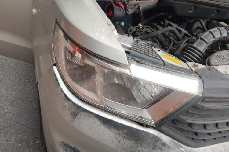 Used Wuling Hongguang V 2019 1.5L Base Version China VI LAR Right Front Headlight