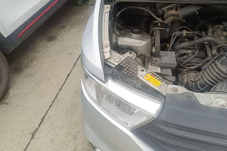 Used Wuling Hongguang V 2019 1.5L Jingqu Version China VI LAR Right Front Headlight
