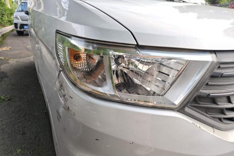 Used Wuling Hongguang V 2019 1.5L Base Window-Sealed Vehicle China VI LAR Right Front Headlight