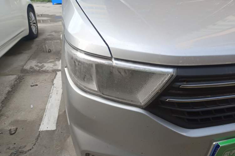 Used Wuling Hongguang V 2019 1.5L Enjoyment Version China VI LAR Right Front Headlight