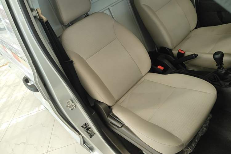 Used Wuling Hongguang V 2019 1.5L Jingqu Edition Sealed-Window Vehicle China VI LAR Right Front Seat