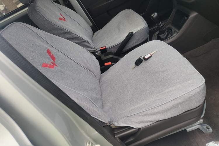 Used Wuling Hongguang V 2019 1.5L Base Version China VI LAR Right Front Seat