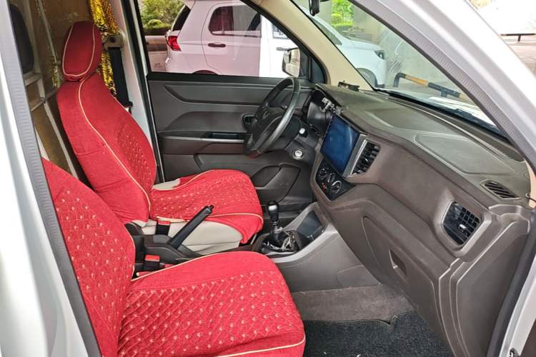 Used Wuling Hongguang V 2019 1.5L Jingqu Edition Sealed-Window Vehicle China VI LAR Right Front Seat