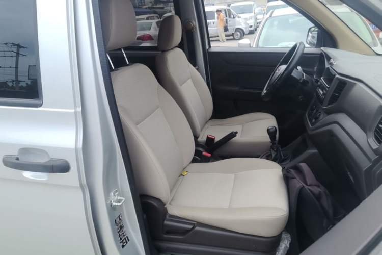 Used Wuling Hongguang V 2019 1.5L Base Version China VI LAR Right Front Seat
