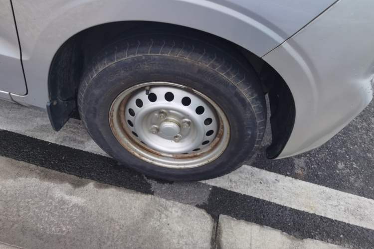 Used Wuling Hongguang V 2019 1.5L Jingqu Version China VI LAR Right Front Wheel Hub