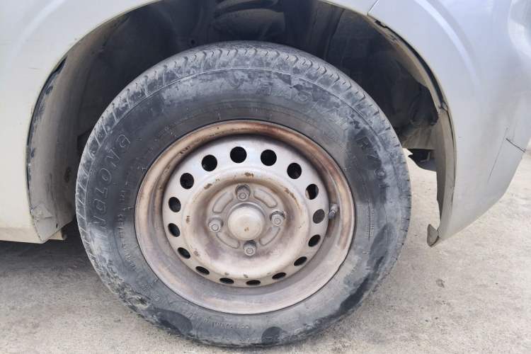 Used Wuling Hongguang V 2019 1.5L Base Version China VI LAR Right Front Wheel Hub