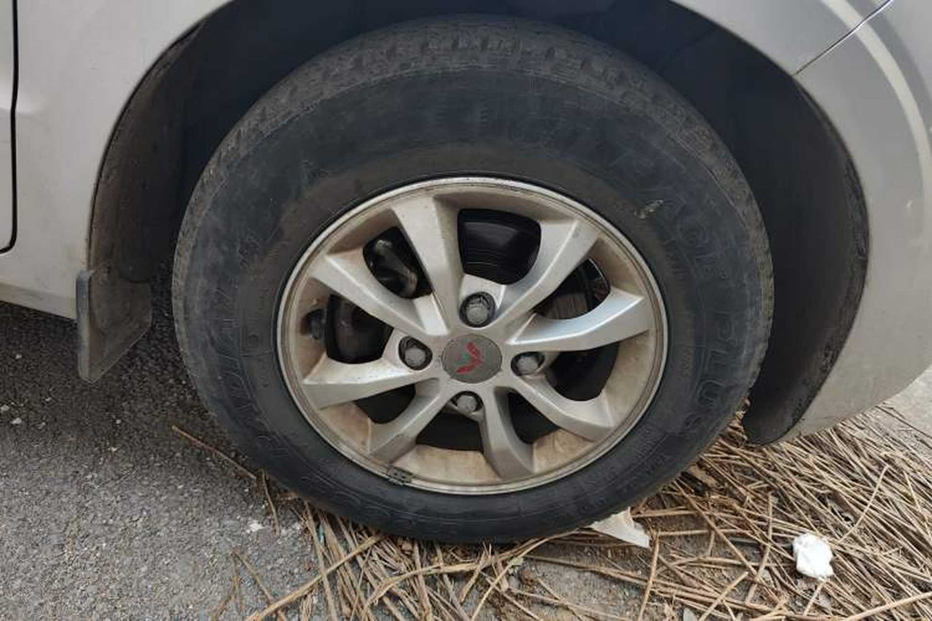 Used Wuling Hongguang V 2019 1.5L Enjoyment Version L2B Right Front Wheel Hub