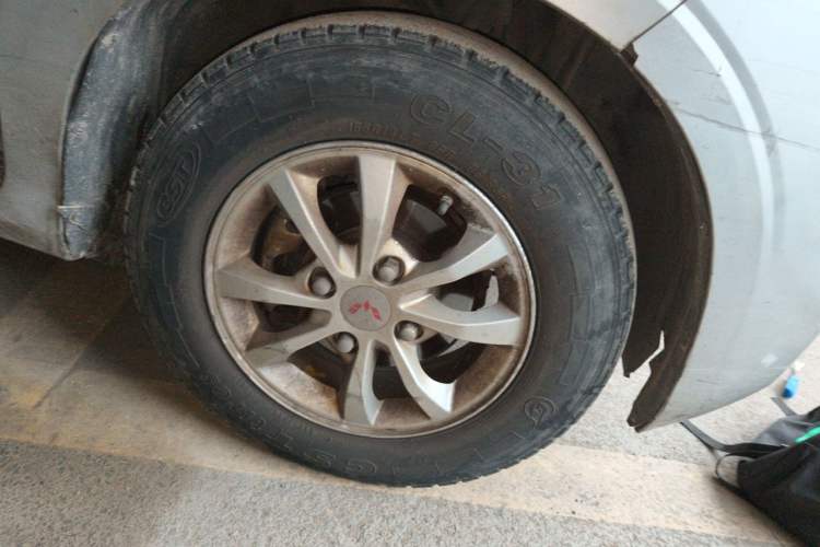 Used Wuling Hongguang V 2019 1.5L Enjoyment Version China VI LAR Right Front Wheel Hub
