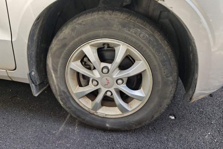 Used Wuling Hongguang V 2019 1.5L Standard Version China VI LAR Right Front Wheel Hub