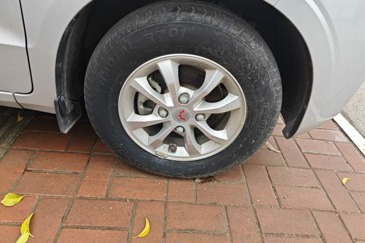Used Wuling Hongguang V 2019 1.5L Jingqu Version China VI LAR Right Front Wheel Hub