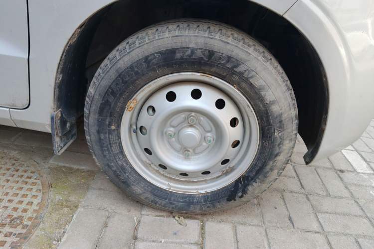 Used Wuling Hongguang V 2019 1.5L Base Version China VI LAR Right Front Wheel Hub