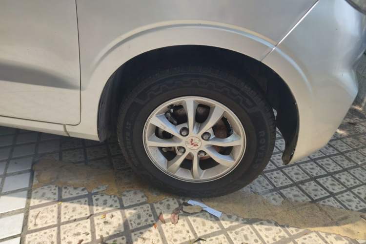 Used Wuling Hongguang V 2019 1.5L Standard Version China VI LAR Right Front Wheel Hub
