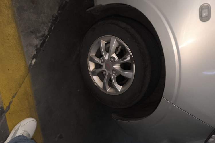 Used Wuling Hongguang V 2019 1.5L Enjoyment Version L2B Right Front Wheel Hub