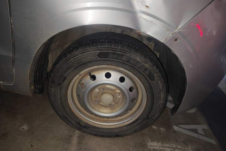 Used Wuling Hongguang V 2019 1.5L Jingqu Version China VI LAR Right Front Wheel Hub
