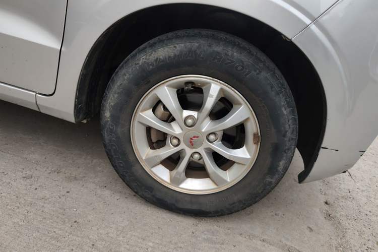 Used Wuling Hongguang V 2019 1.5L Enjoyment Version China VI LAR Right Front Wheel Hub