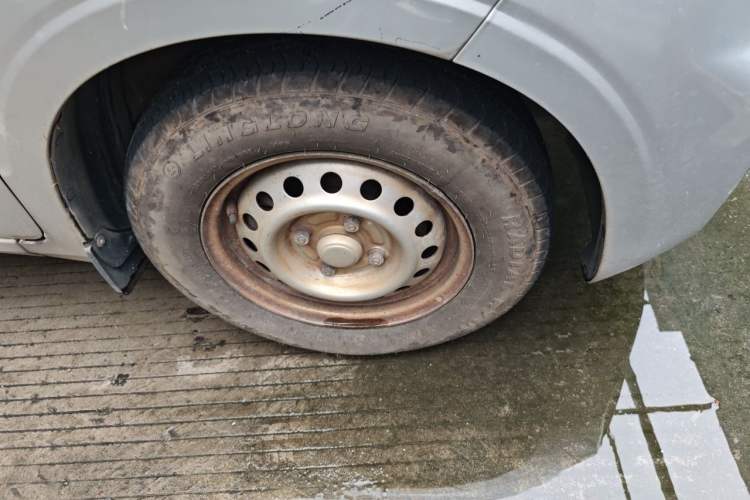 Used Wuling Hongguang V 2019 1.5L Base Version China VI LAR Right Front Wheel Hub
