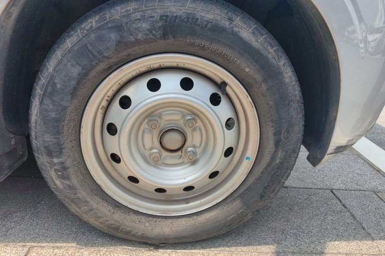 Used Wuling Hongguang V 2019 1.5L Jingqu Version China VI LAR Right Front Wheel Hub