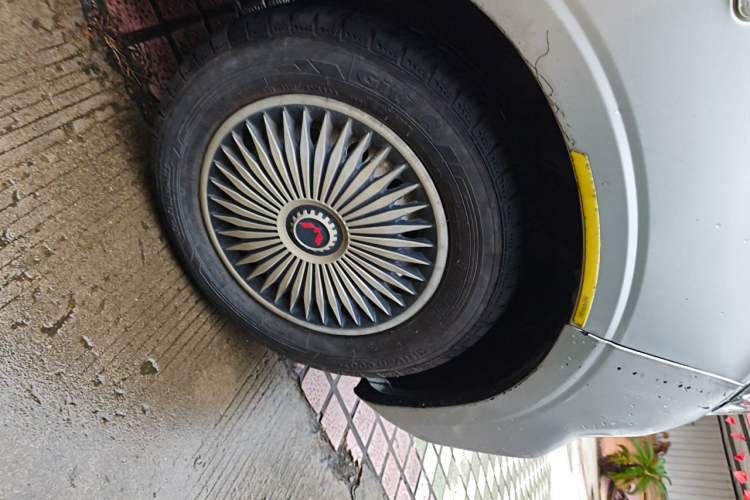 Used Wuling Hongguang V 2019 1.5L Jingqu Edition Sealed-Window Vehicle China VI LAR Right Front Wheel Hub
