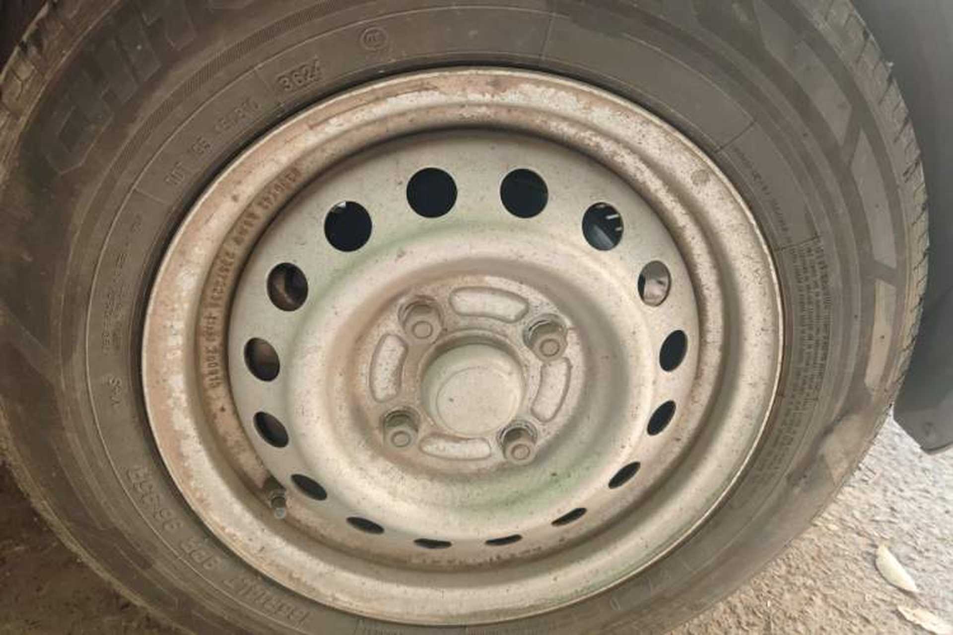 Used Wuling Hongguang V 2019 1.5L Jingqu Version China VI LAR Right Front Wheel Hub