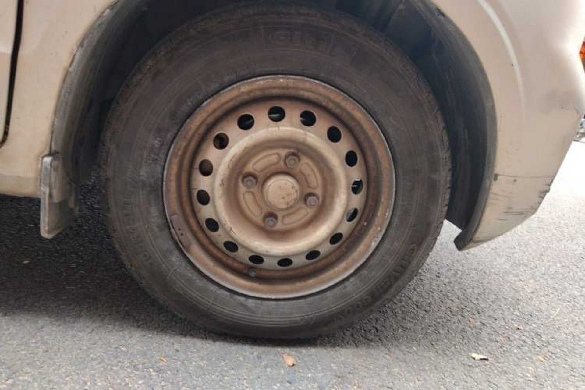 Used Wuling Hongguang V 2019 1.5L Base Version China VI LAR Right Front Wheel Hub