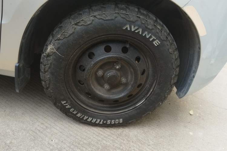 Used Wuling Hongguang V 2019 1.5L Jingqu Edition Sealed-Window Vehicle China VI LAR Right Front Wheel Hub