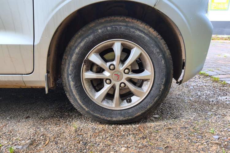 Used Wuling Hongguang V 2019 1.5L Enjoyment Version L2B Right Front Wheel Hub