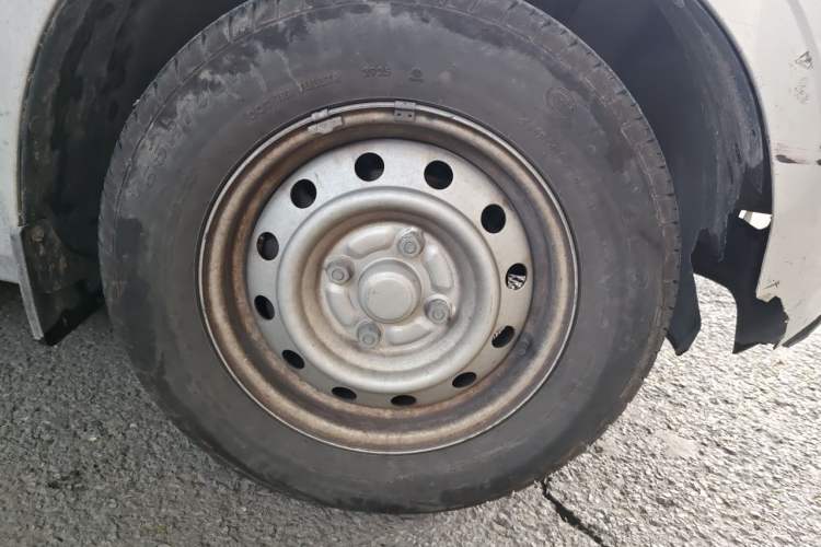 Used Wuling Hongguang V 2019 1.5L Base Window-Sealed Vehicle China VI LAR Right Front Wheel Hub