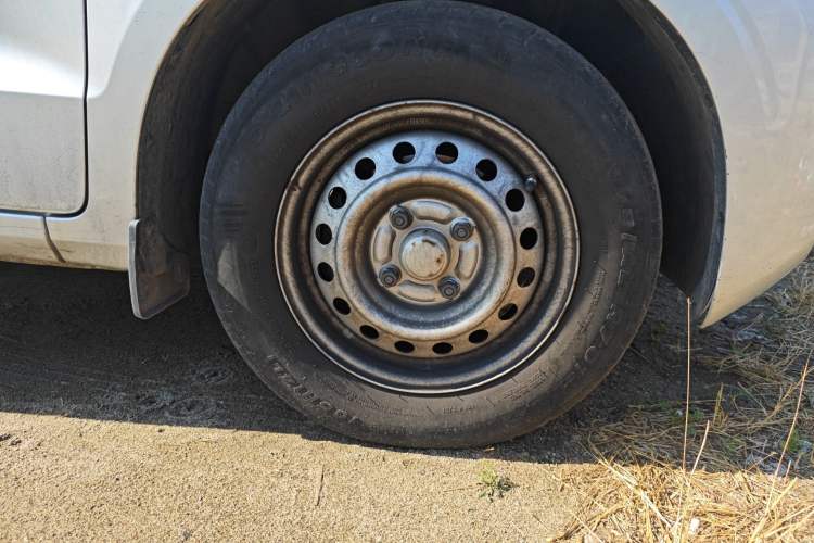 Used Wuling Hongguang V 2019 1.5L Jingqu Version China VI LAR Right Front Wheel Hub