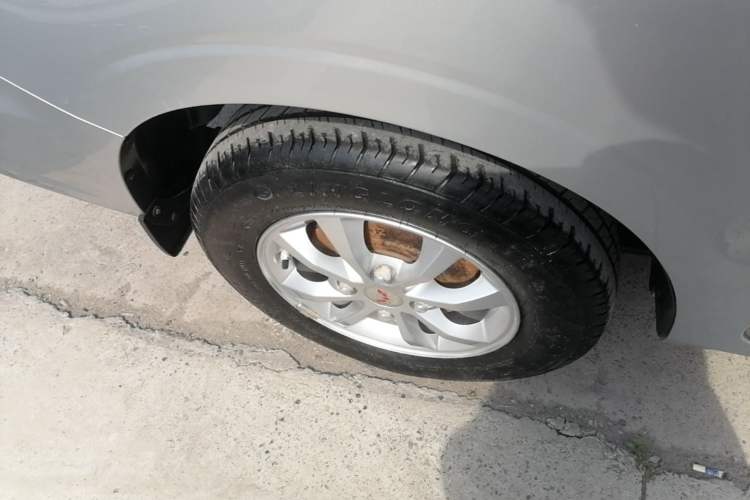 Used Wuling Hongguang V 2019 1.5L Enjoyment Version China VI LAR Right Rear Wheel Hub