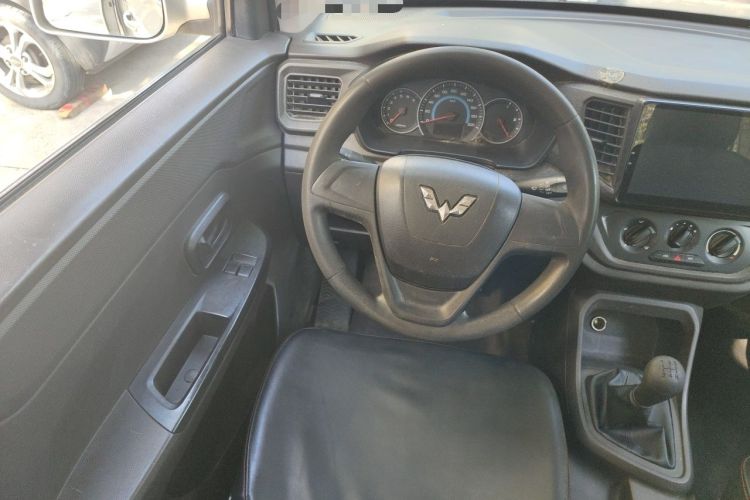 Used Wuling Hongguang V 2019 1.5L Standard Version L2B Steering Wheel