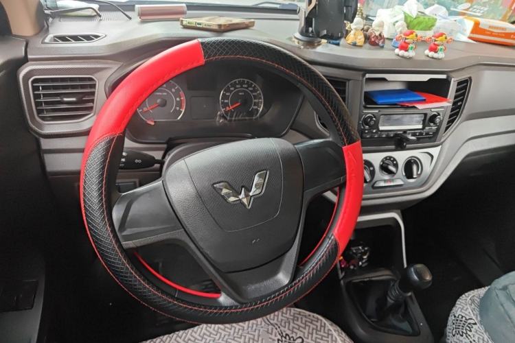 Used Wuling Hongguang V 2019 1.5L Jingqu Edition Sealed-Window Vehicle China VI LAR Steering Wheel