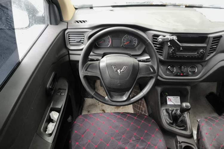 Used Wuling Hongguang V 2019 1.5L Base Version China VI LAR Steering Wheel