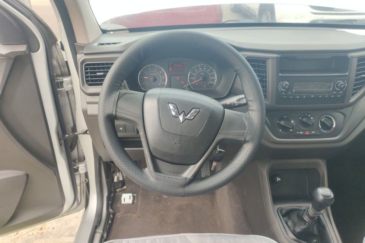 Used Wuling Hongguang V 2019 1.5L Base Version China VI LAR Steering Wheel