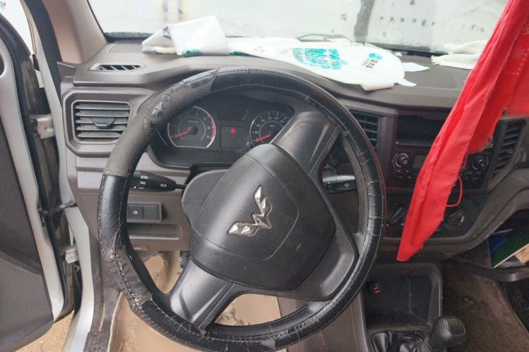 Used Wuling Hongguang V 2019 1.5L Base Version China VI LAR Steering Wheel