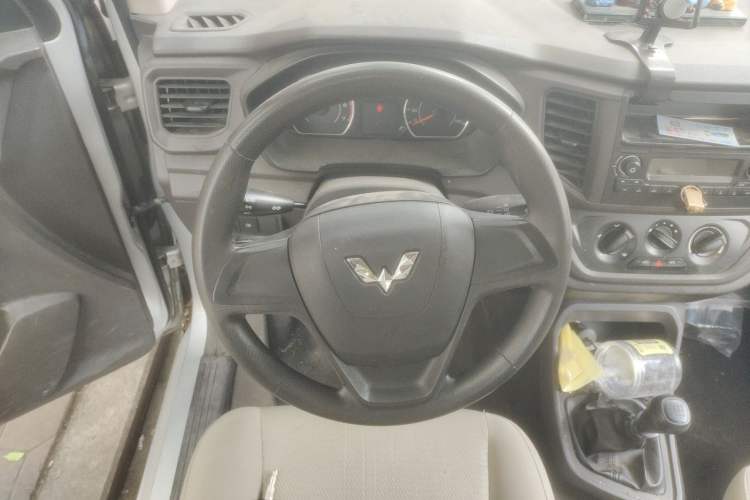 Used Wuling Hongguang V 2019 1.5L Enjoyment Version China VI LAR Steering Wheel