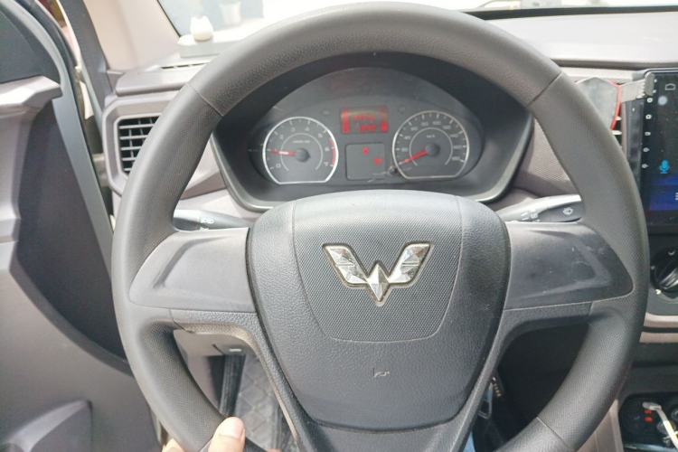 Used Wuling Hongguang V 2019 1.5L Base Window-Sealed Vehicle China VI LAR Steering Wheel