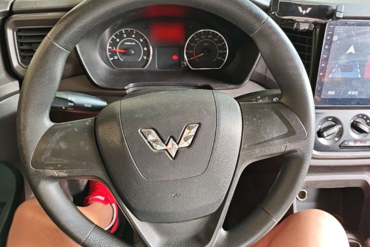 Used Wuling Hongguang V 2019 1.5L Jingqu Edition Sealed-Window Vehicle China VI LAR Steering Wheel