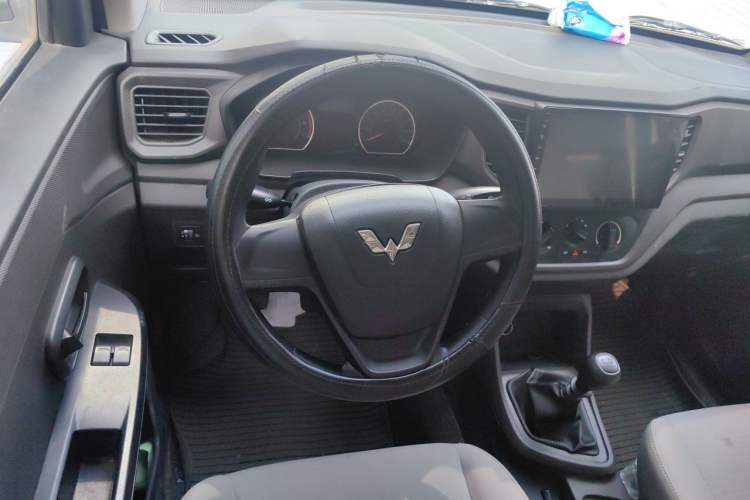 Used Wuling Hongguang V 2019 1.5L Jingqu Version China VI LAR Steering Wheel