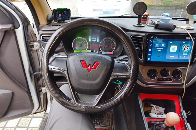 Used Wuling Hongguang V 2019 1.5L Jingqu Edition Sealed-Window Vehicle China VI LAR Steering Wheel