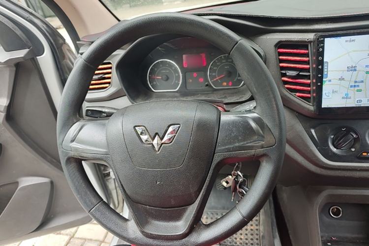 Used Wuling Hongguang V 2019 1.5L Jingqu Edition Sealed-Window Vehicle China VI LAR Steering Wheel