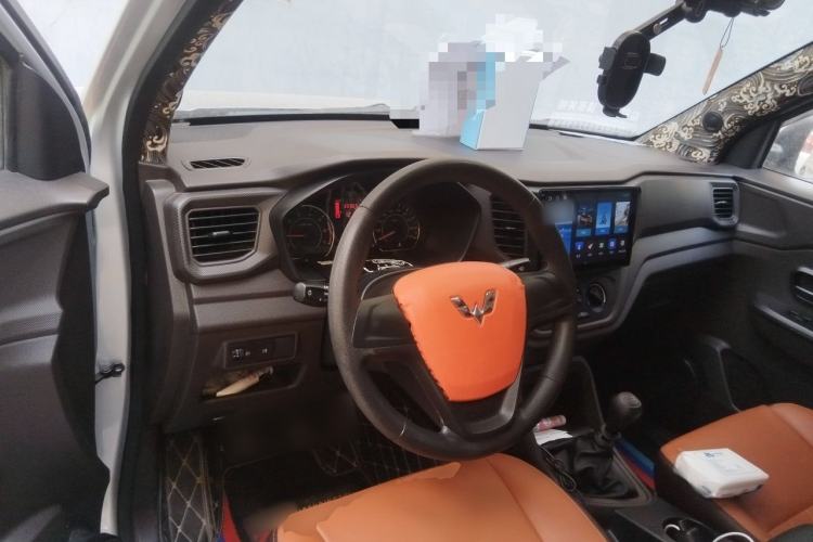 Used Wuling Hongguang V 2019 1.5L Jingqu Edition Sealed-Window Vehicle China VI LAR Steering Wheel