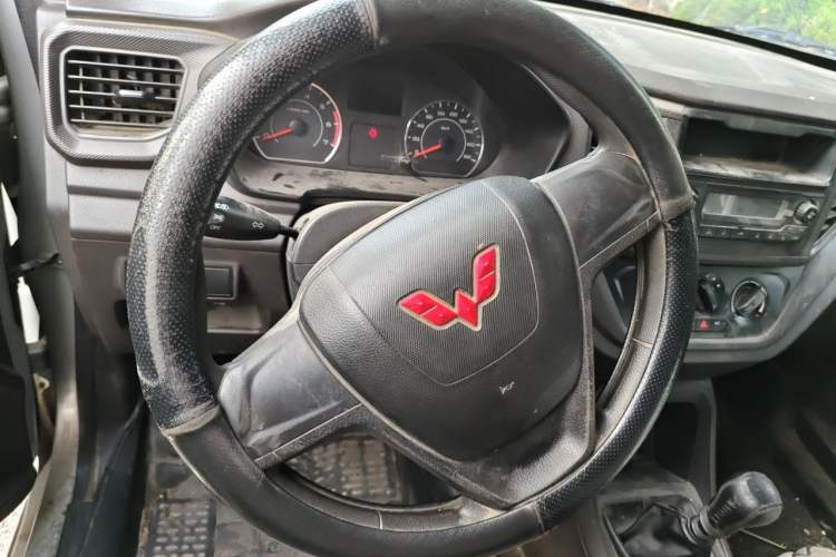 Used Wuling Hongguang V 2019 1.5L Base Window-Sealed Vehicle China VI LAR Steering Wheel